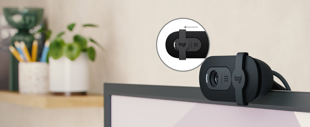 Logitech Brio 100 con copriobiettivo privacy integrato